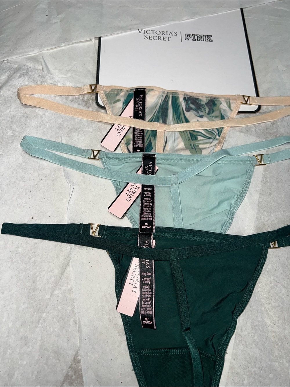 (M) 3pk Victoria's Secret V String Thongs in Beige, Mint & Forest - Picture 4 of 7